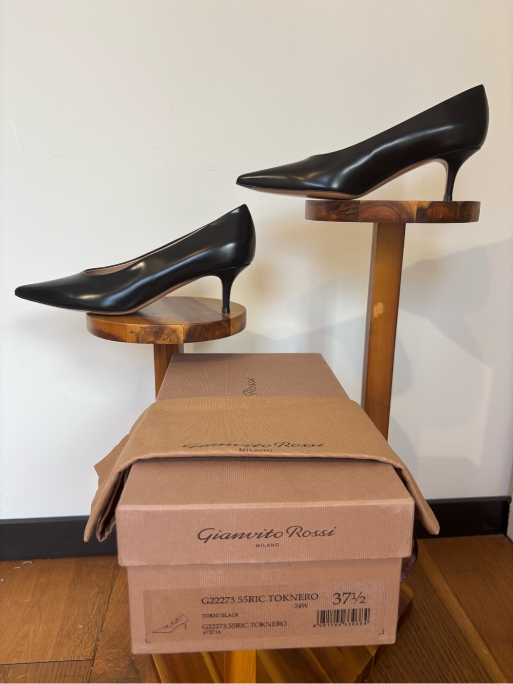 Gianvito Rossi Tokio Black Leather Pointed Toe Pumps 37.5 Box Dust Bag